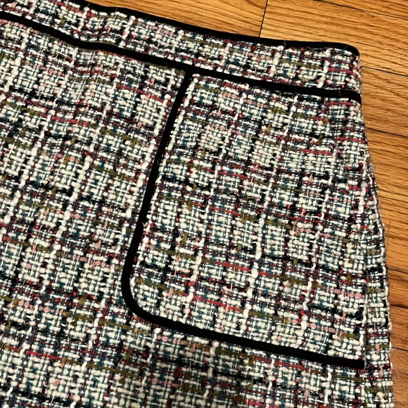 😊 LOFT multicolor tweet mini skirt - Picture 3 of 7